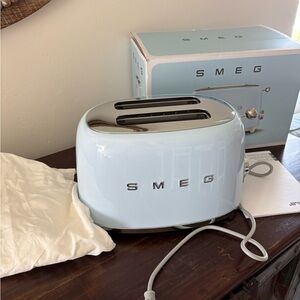 SMEG 2-Slot Retro Toaster in Pastel Blue